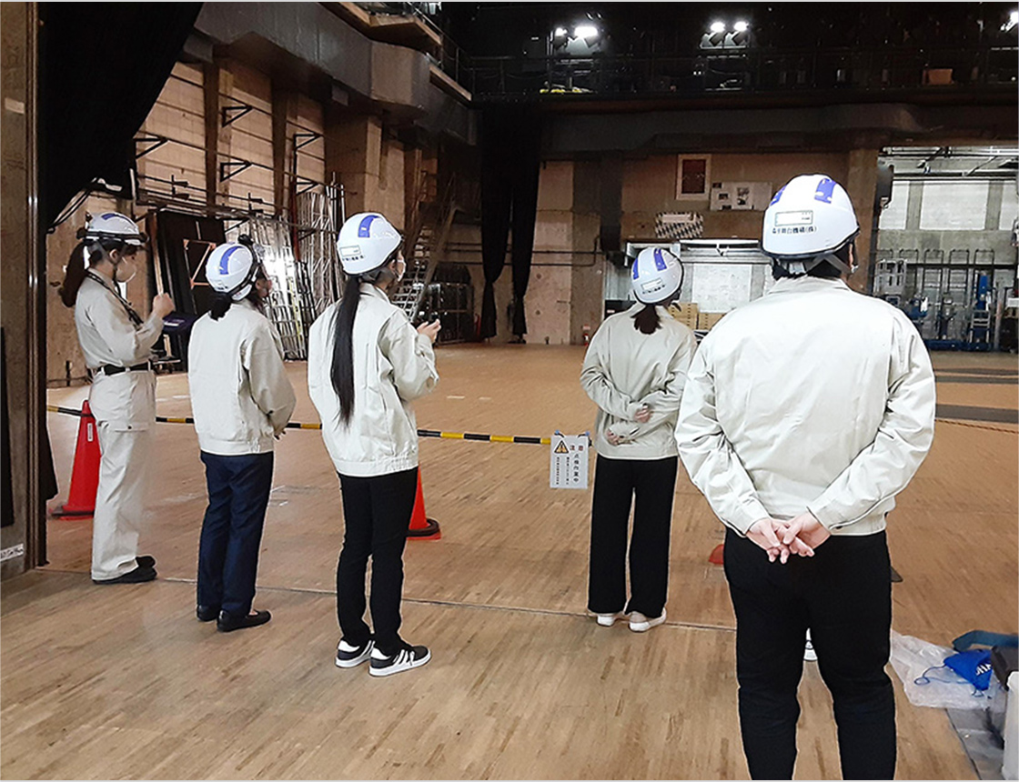 研修を受ける社員